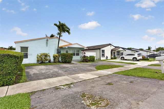 313 NW 132nd Pl, Miami, FL 33182
