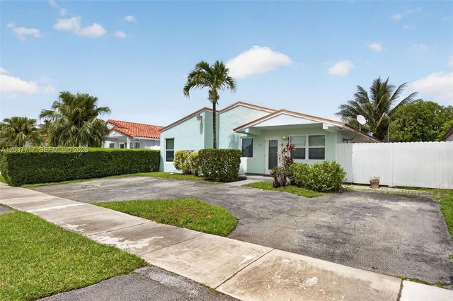 313 NW 132nd Pl, Miami, FL 33182