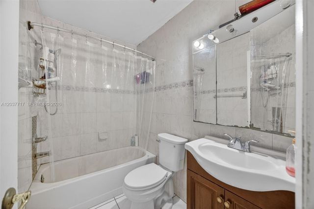313 NW 132nd Pl, Miami, FL 33182