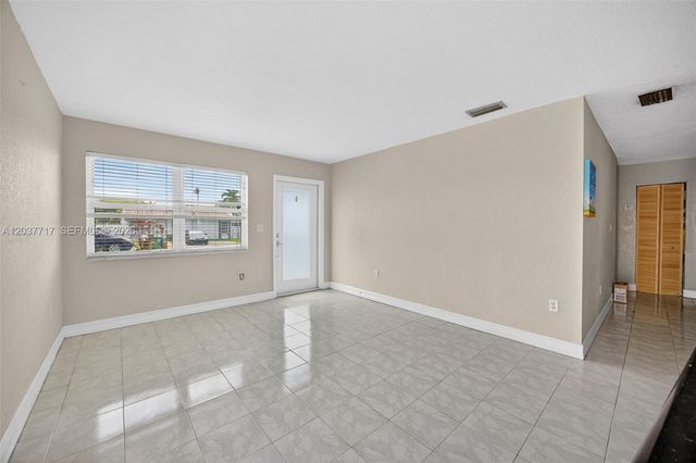 313 NW 132nd Pl, Miami, FL 33182