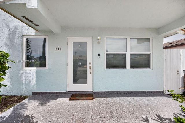 313 NW 132nd Pl, Miami, FL 33182