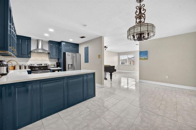 313 NW 132nd Pl, Miami, FL 33182