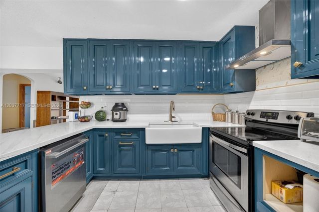 313 NW 132nd Pl, Miami, FL 33182