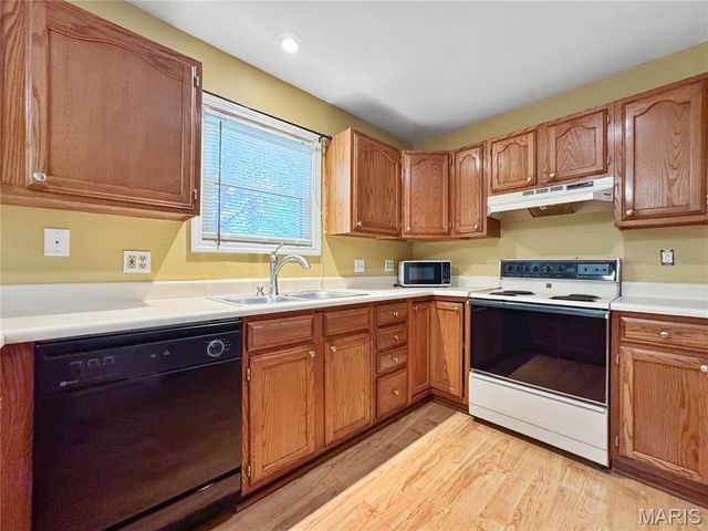 1902 Applegate Lane, Edwardsville, IL 62025