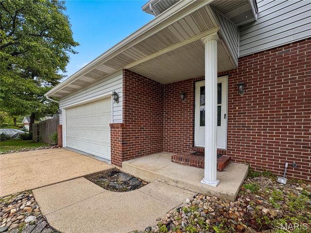1902 Applegate Lane, Edwardsville, IL 62025