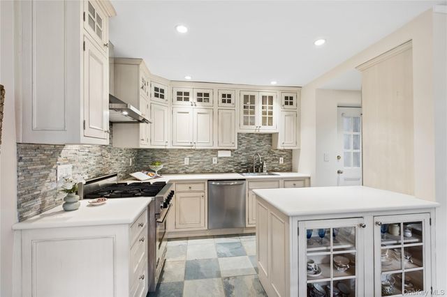 20 N Broadway J245, White Plains, NY 10601
