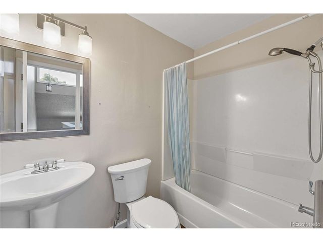 123 E 42nd St, Loveland, CO 80538