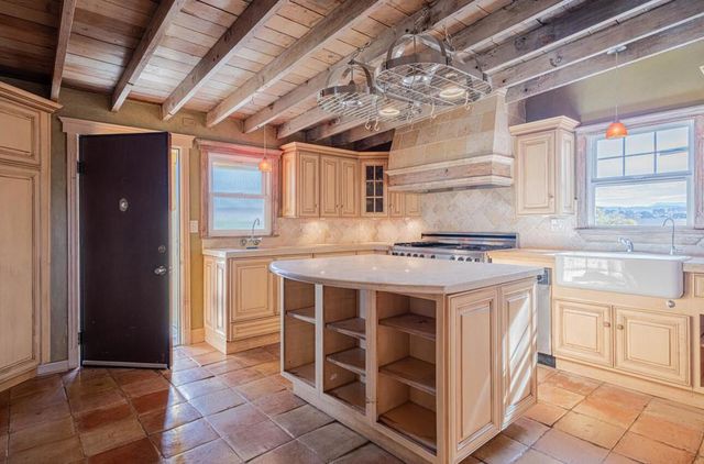 1800 Luxton Street, Seaside, CA 93955