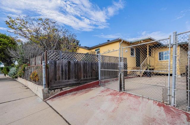 1800 Luxton Street, Seaside, CA 93955