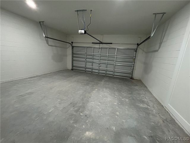 2097 W Hampshire Boulevard, Citrus Springs, FL 34434