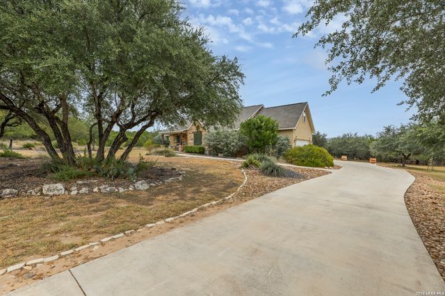 1126 Ensenada Dr, Canyon Lake, TX 78133