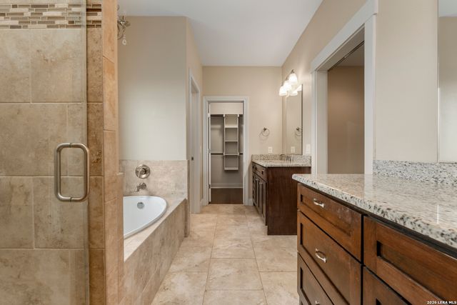 1126 Ensenada Dr, Canyon Lake, TX 78133