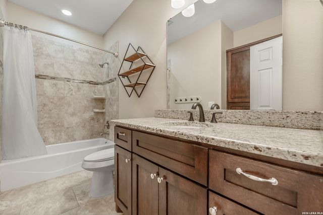 1126 Ensenada Dr, Canyon Lake, TX 78133
