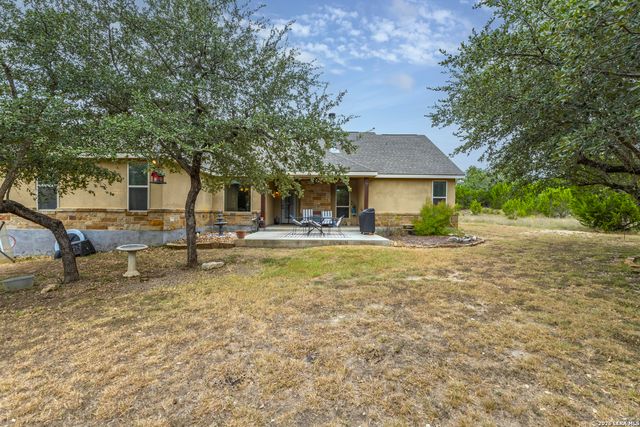 1126 Ensenada Dr, Canyon Lake, TX 78133