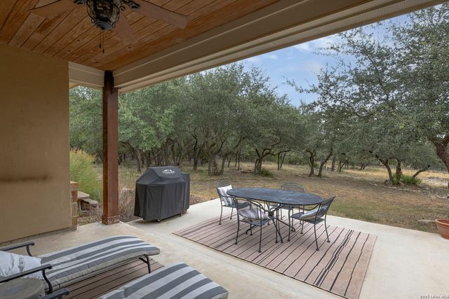 1126 Ensenada Dr, Canyon Lake, TX 78133