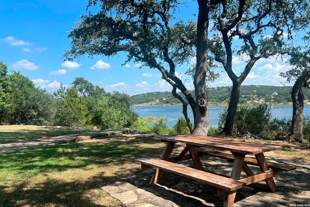 1126 Ensenada Dr, Canyon Lake, TX 78133