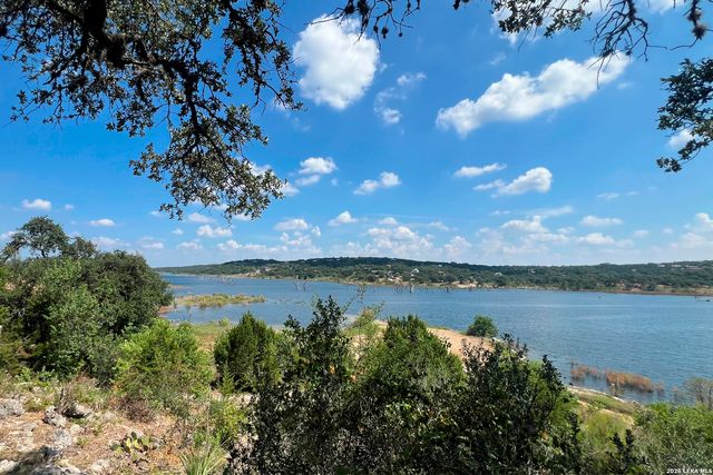 1126 Ensenada Dr, Canyon Lake, TX 78133