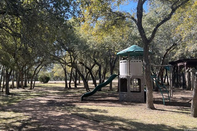 1126 Ensenada Dr, Canyon Lake, TX 78133
