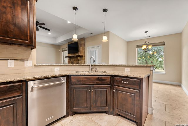 1126 Ensenada Dr, Canyon Lake, TX 78133