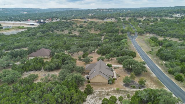 1126 Ensenada Dr, Canyon Lake, TX 78133