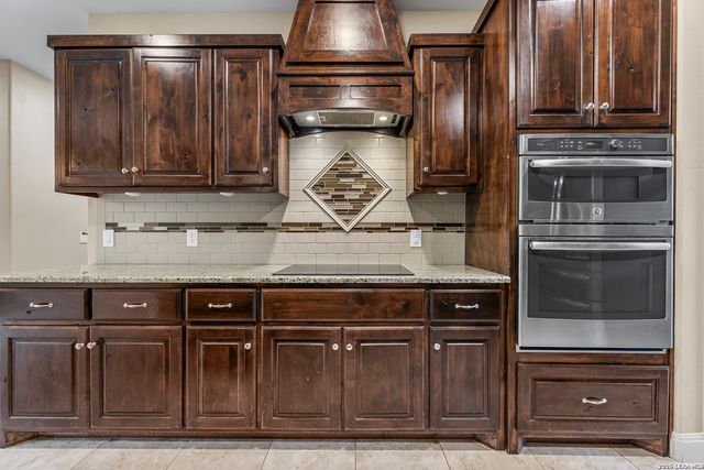 1126 Ensenada Dr, Canyon Lake, TX 78133