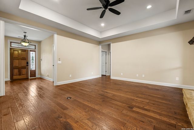 1126 Ensenada Dr, Canyon Lake, TX 78133