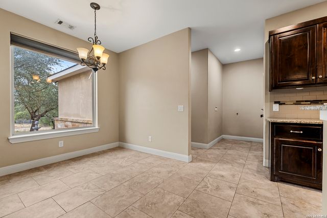 1126 Ensenada Dr, Canyon Lake, TX 78133