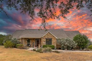 1126 Ensenada Dr, Canyon Lake, TX 78133