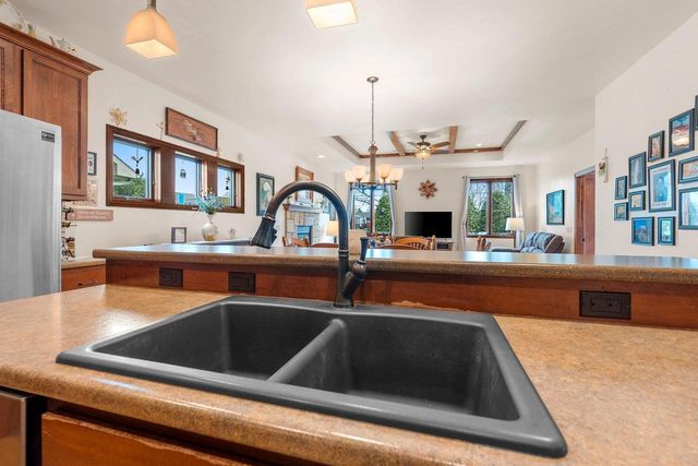 177 E CLEARWATER COURT, Appleton, WI 54913