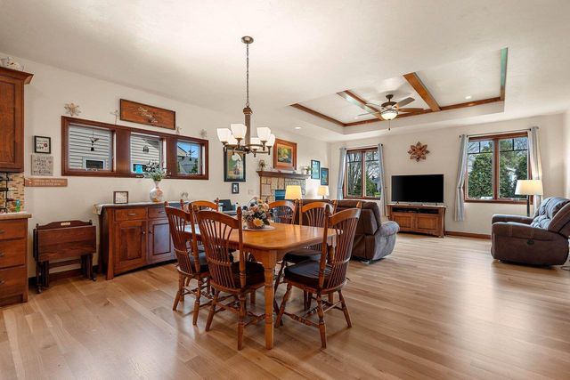 177 E CLEARWATER COURT, Appleton, WI 54913
