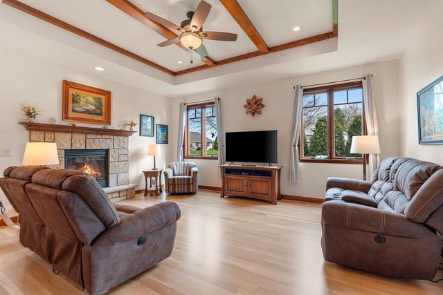 177 E CLEARWATER COURT, Appleton, WI 54913
