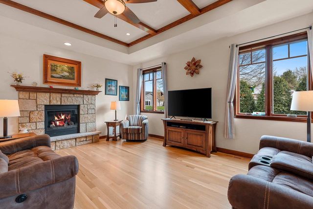 177 E CLEARWATER COURT, Appleton, WI 54913