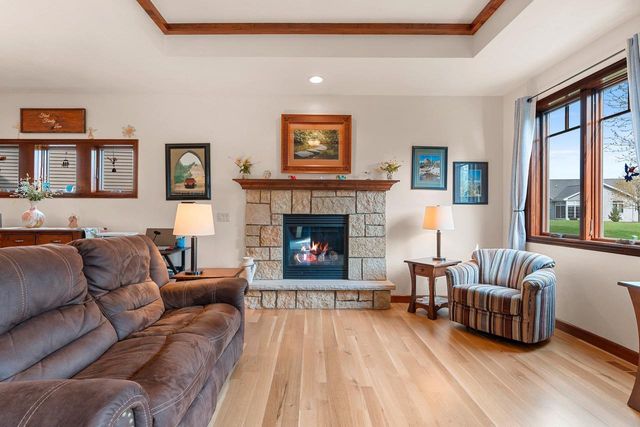 177 E CLEARWATER COURT, Appleton, WI 54913