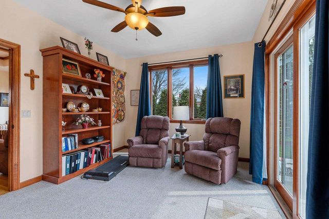 177 E CLEARWATER COURT, Appleton, WI 54913