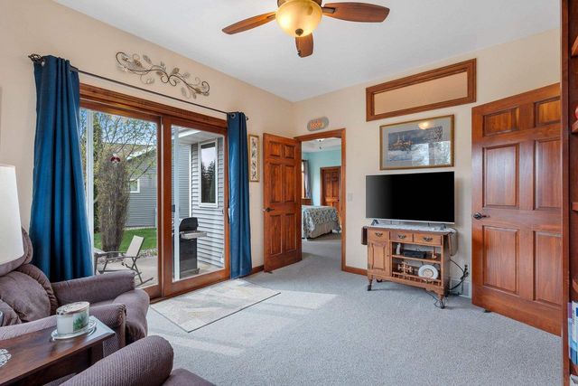 177 E CLEARWATER COURT, Appleton, WI 54913