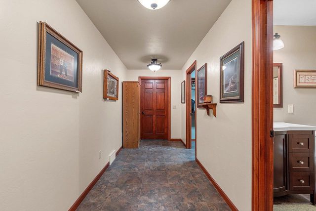 177 E CLEARWATER COURT, Appleton, WI 54913