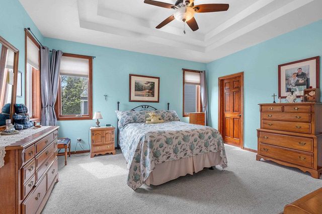 177 E CLEARWATER COURT, Appleton, WI 54913