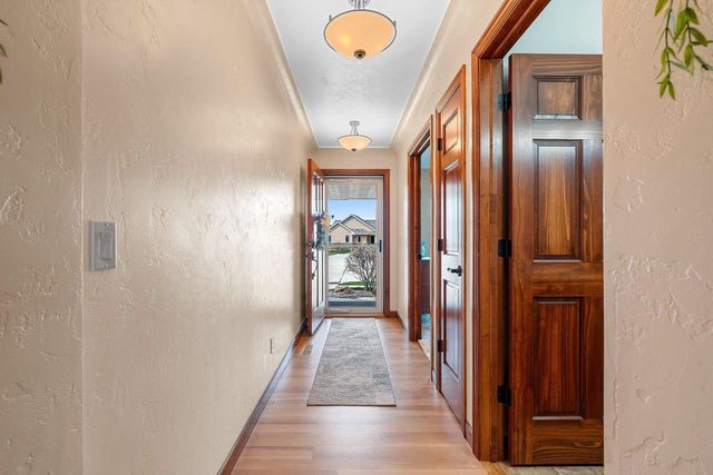 177 E CLEARWATER COURT, Appleton, WI 54913