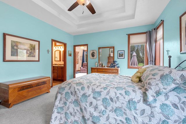 177 E CLEARWATER COURT, Appleton, WI 54913