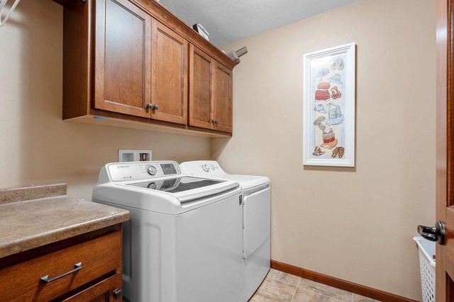 177 E CLEARWATER COURT, Appleton, WI 54913