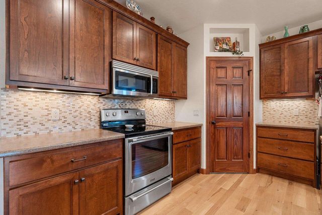 177 E CLEARWATER COURT, Appleton, WI 54913