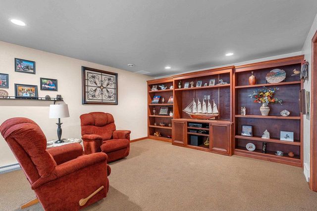 177 E CLEARWATER COURT, Appleton, WI 54913