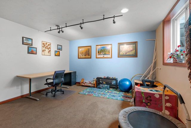 177 E CLEARWATER COURT, Appleton, WI 54913