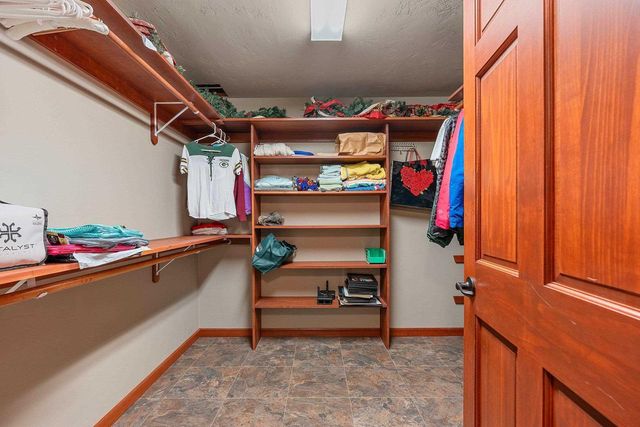 177 E CLEARWATER COURT, Appleton, WI 54913