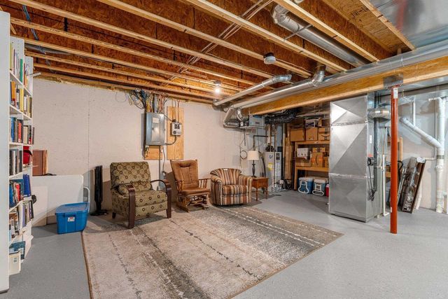 177 E CLEARWATER COURT, Appleton, WI 54913
