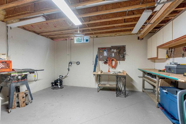 177 E CLEARWATER COURT, Appleton, WI 54913