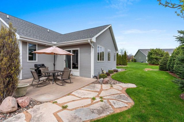 177 E CLEARWATER COURT, Appleton, WI 54913