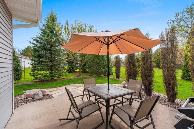 177 E CLEARWATER COURT, Appleton, WI 54913