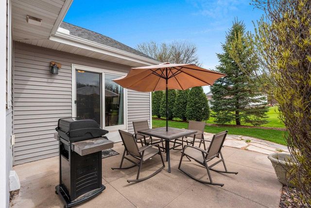 177 E CLEARWATER COURT, Appleton, WI 54913