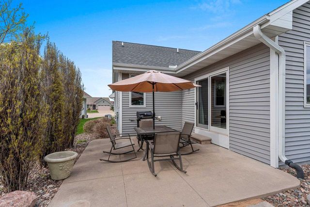 177 E CLEARWATER COURT, Appleton, WI 54913